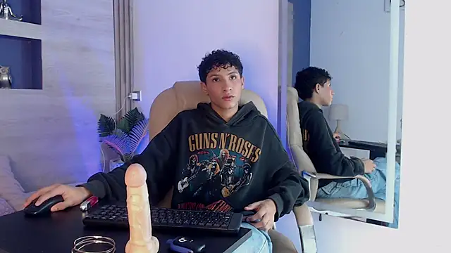 Velvet An online show from April 25, 2026, 3:42 am
