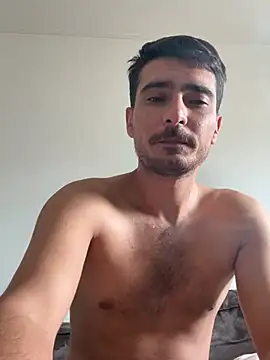 Snapshot of Serttssikici chatting on July 23, 2026, 9:18 am Serttssikici online show from July 23, 2026, 9:18 am