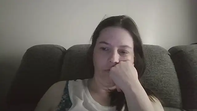 lily1982 online show from April 26, 2026, 4:37 pm