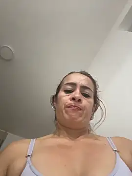 Snapshot of Natigoonzalez chatting on May 17, 2026, 1:25 am Natigoonzalez online show from May 17, 2026, 1:25 am