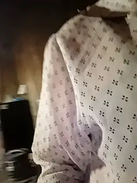 ross001 online show from April 10, 2026, 1:49 pm