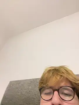 Snapshot of ardqreal chatting on April 8, 2026, 10:43 pm ardqreal online show from April 8, 2026, 10:43 pm