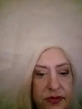 Julia20X online show from April 30, 2026, 8:57 pm
