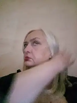 Julia20X online show from May 12, 2026, 11:40 am