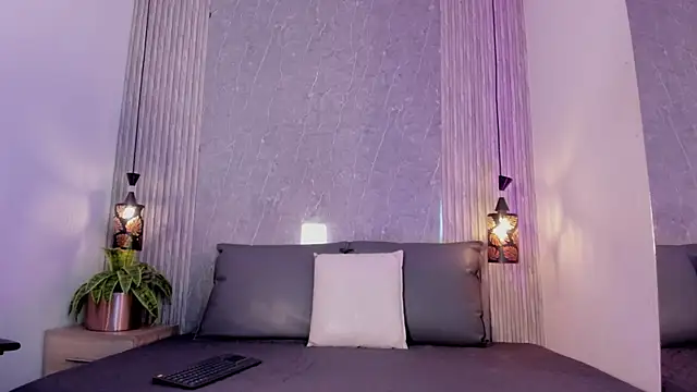 Charlotte fuentes online show from May 3, 2026, 12:33 pm