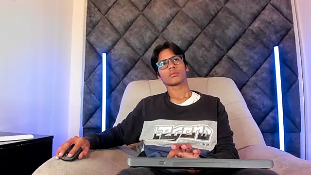 LiamKron online show from May 22, 2026, 10:54 am