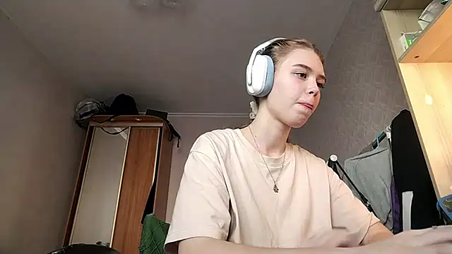 Snapshot of HebrewRiding chatting on April 13, 2026, 8:09 am HebrewRiding online show from April 13, 2026, 8:09 am