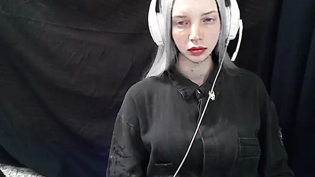 Crimson Lady online show from May 27, 2026, 5:54 pm