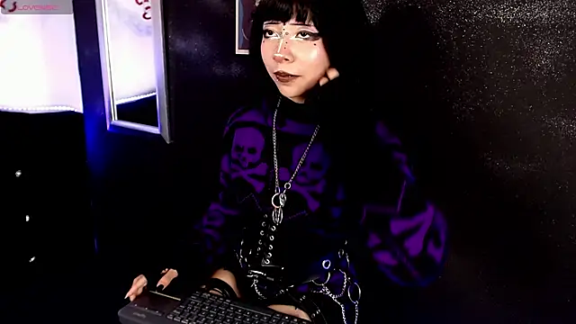 KiomyVamp online show from April 25, 2026, 4:15 pm