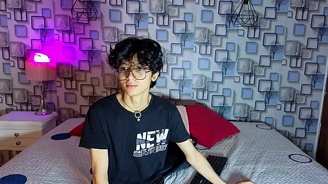 Snapshot of Twink_Sebas7 chatting on April 28, 2026, 12:21 pm Twink Sebas7 online show from April 28, 2026, 12:21 pm