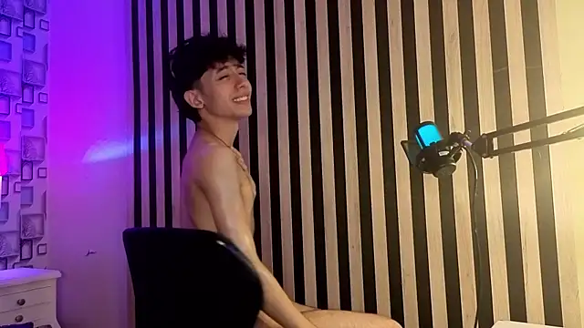 Twink Sebas7 online show from June 3, 2026, 2:33 pm