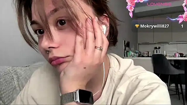 Snapshot of Thyeiysyla chatting on April 11, 2026, 7:45 am Thyeiysyla online show from April 11, 2026, 7:45 am