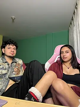 hotlatinocouple   online show from May 15, 2026, 11:34 pm