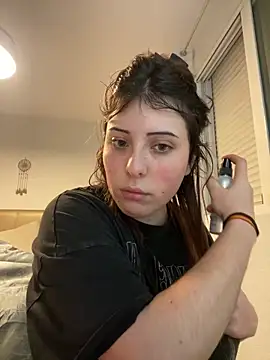 coraima333 online show from April 10, 2026, 8:57 pm