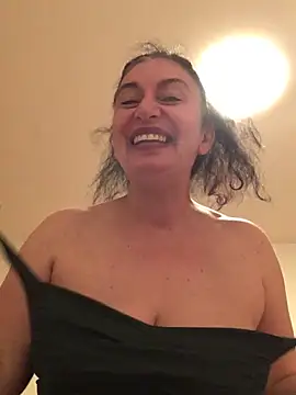 Lizzaa80 online show from April 30, 2026, 8:57 pm