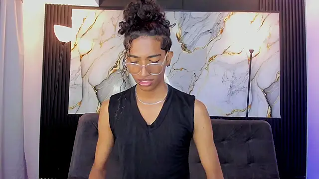 triiangel latinboy online show from June 7, 2026, 12:31 pm