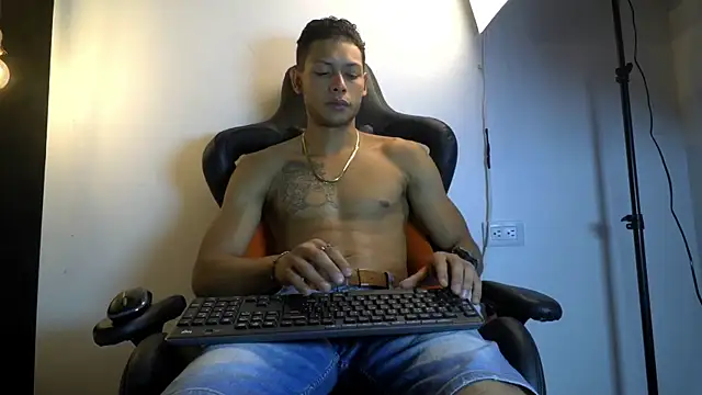 Snapshot of nicolas_valmont chatting on July 25, 2026, 7:55 pm nicolas valmont online show from July 25, 2026, 7:55 pm
