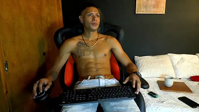 Snapshot of nicolas_valmont chatting on July 28, 2026, 8:01 pm nicolas valmont online show from July 28, 2026, 8:01 pm