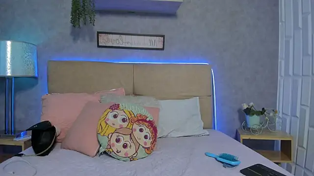 RoxaneBrown online show from June 25, 2026, 7:29 pm