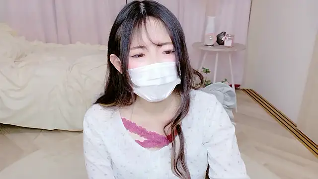Satomi nn online show from April 19, 2026, 12:22 am