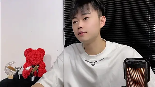 GUCCI-BOY1314 online show from April 28, 2026, 2:38 am