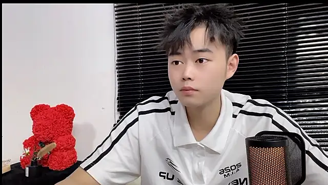 GUCCI-BOY1314 online show from April 30, 2026, 7:04 am