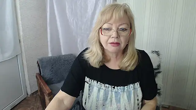 LavandaMay online show from April 20, 2026, 8:28 am