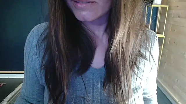 NicoleLove  online show from May 29, 2026, 4:21 am