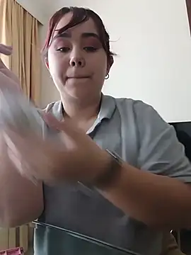 AliceScoot  online show from June 24, 2026, 6:18 pm