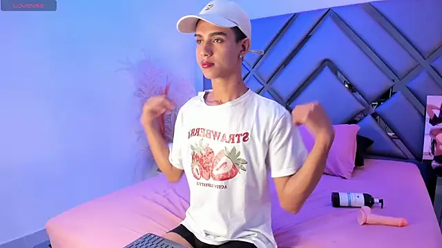 SamyBrownn online show from April 23, 2026, 7:05 pm