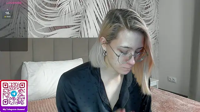 Lizzyvega online show from May 25, 2026, 1:55 am