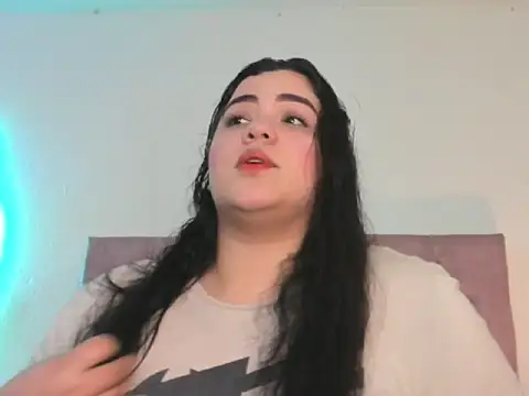 laurenlaine online show from April 11, 2026, 4:11 pm