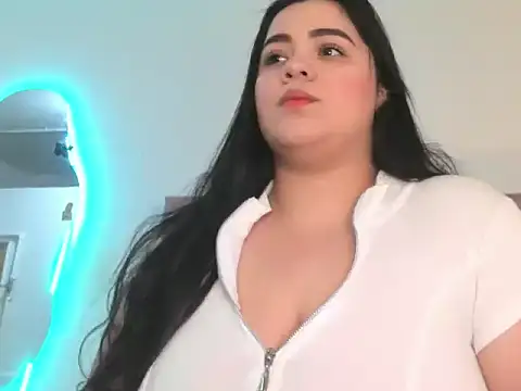 laurenlaine online show from April 25, 2026, 5:32 pm