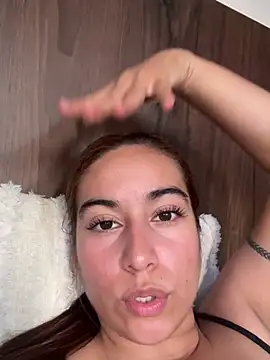 Snapshot of Aitana_Lux chatting on April 16, 2026, 9:39 pm Aitana Lux online show from April 16, 2026, 9:39 pm
