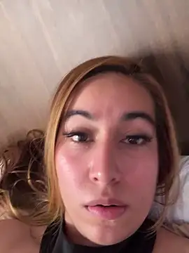 Snapshot of Aitana_Lux chatting on April 21, 2026, 7:28 pm Aitana Lux online show from April 21, 2026, 7:28 pm