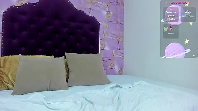 luna bloomm  online show from July 15, 2026, 4:07 am