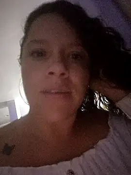 angelplu online show from April 19, 2026, 2:33 am