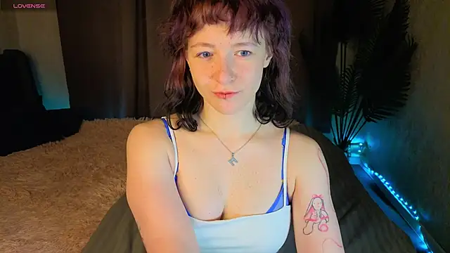 Snapshot of Ricki_Bloom chatting on April 27, 2026, 1:14 am Ricki Bloom online show from April 27, 2026, 1:14 am
