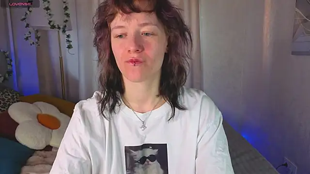 Snapshot of Ricki_Bloom chatting on May 1, 2026, 1:10 am Ricki Bloom online show from May 1, 2026, 1:10 am