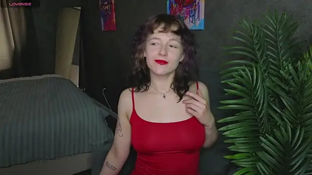 Snapshot of Ricki_Bloom chatting on May 6, 2026, 9:36 am Ricki Bloom online show from May 6, 2026, 9:36 am
