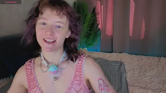 Snapshot of Ricki_Bloom chatting on May 7, 2026, 9:25 am Ricki Bloom online show from May 7, 2026, 9:25 am