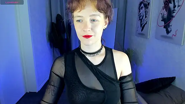 Snapshot of Ricki_Bloom chatting on May 10, 2026, 1:11 am Ricki Bloom online show from May 10, 2026, 1:11 am