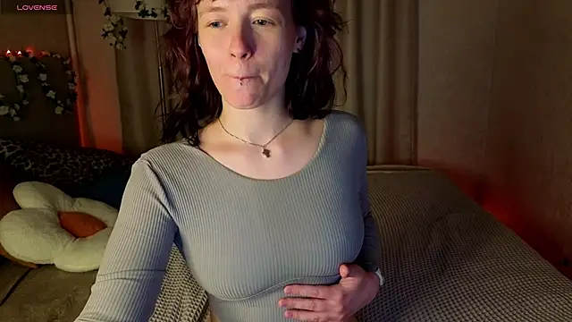 Snapshot of Ricki_Bloom chatting on May 11, 2026, 2:45 pm Ricki Bloom online show from May 11, 2026, 2:45 pm