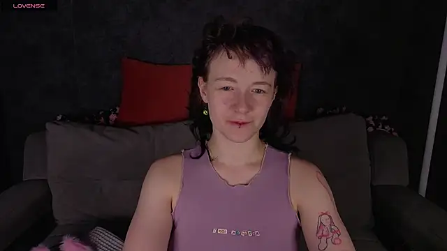 Snapshot of Ricki_Bloom chatting on June 13, 2026, 1:03 am Ricki Bloom online show from June 13, 2026, 1:03 am