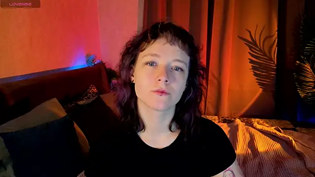 Snapshot of Ricki_Bloom chatting on July 2, 2026, 1:16 am Ricki Bloom online show from July 2, 2026, 1:16 am