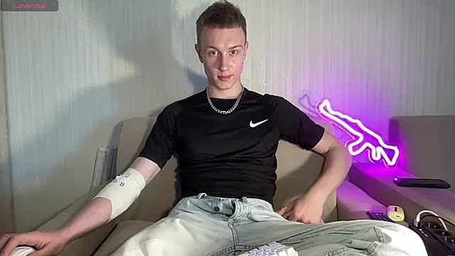 Snapshot of Travis_Gracile chatting on June 13, 2026, 9:07 am Travis Gracile online show from June 13, 2026, 9:07 am
