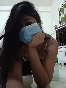 dearmona00 online show from May 27, 2026, 4:26 pm