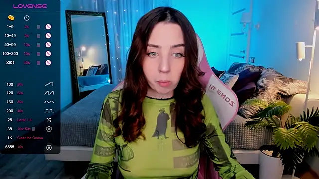 Snapshot of CharliGrace_ chatting on June 2, 2026, 8:16 am CharliGrace online show from June 2, 2026, 8:16 am