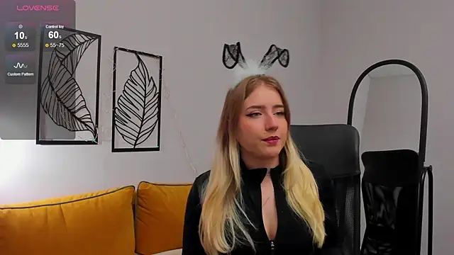 Snapshot of Liacandy_ chatting on May 5, 2026, 1:57 am Liacandy online show from May 5, 2026, 1:57 am