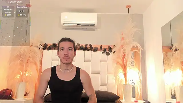 Snapshot of AngeloRoush chatting on April 14, 2026, 4:51 am AngeloRoush online show from April 14, 2026, 4:51 am